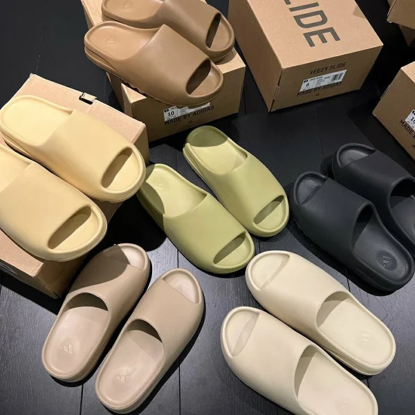 YEEZY SLIDES – Pallets